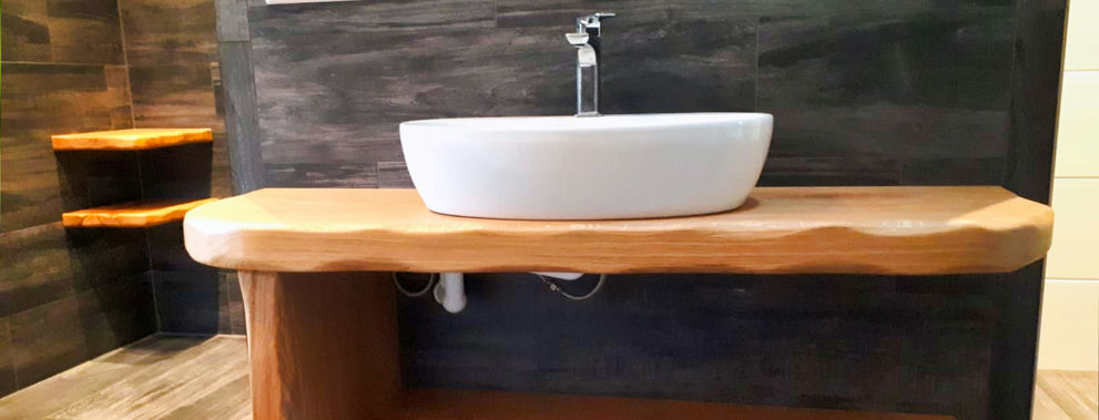 Ein Badwaschbecken wirkt erst wirklich durch einen schönen Waschtisch.